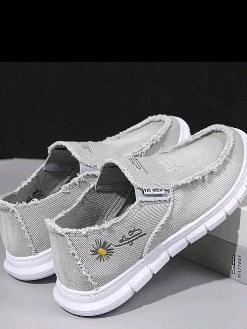 Men And Women With The Same Casual Low-Top Cloth Shoes, Chrysanthemum Embroidery